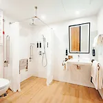 호텔 Hilton Garden