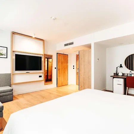 Hilton Garden Hotel 4*