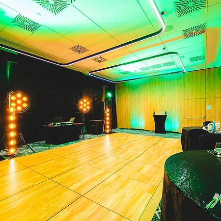 Hilton Garden Отель Радом