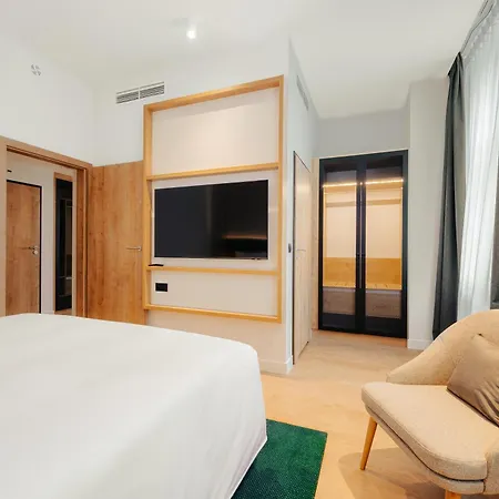Hilton Garden Готель Радом