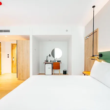 ホテル Hilton Garden 4*