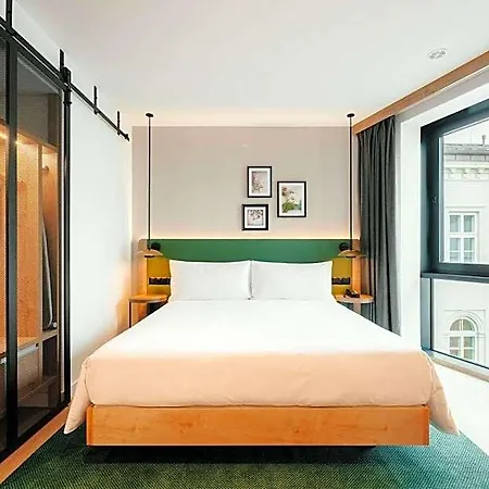 Hilton Garden 4*